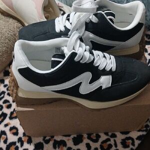 Women’s Black and White Retro Runner Sneakers